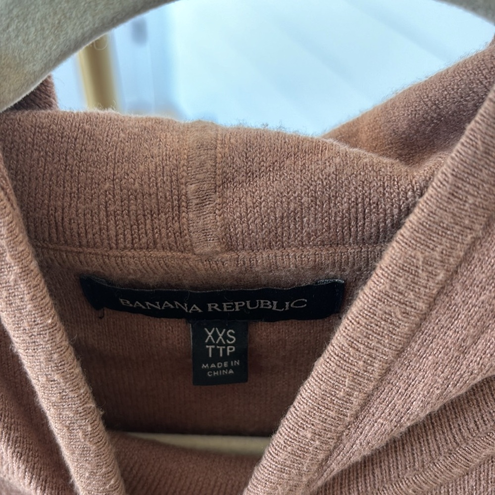 Banana Republic Hooded Sweater - Picture 5 of 6